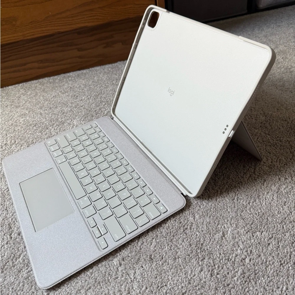 Logitech Combo Touch for iPad Pro